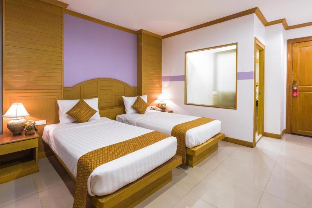 Azure Phuket Hotel Patong Exterior photo