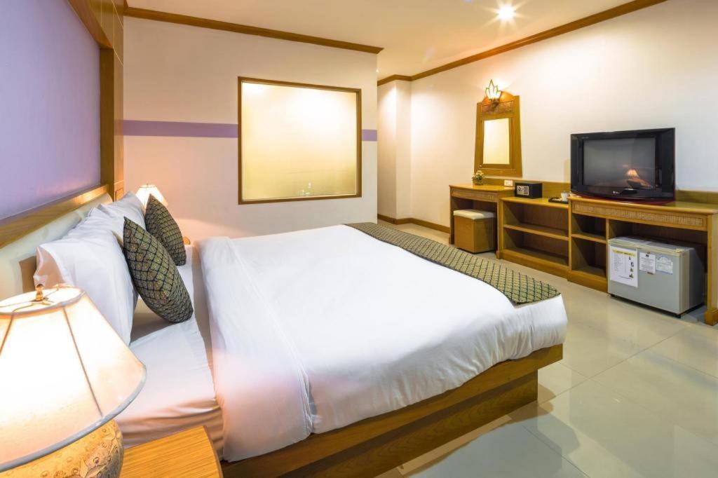 Azure Phuket Hotel Patong Exterior photo