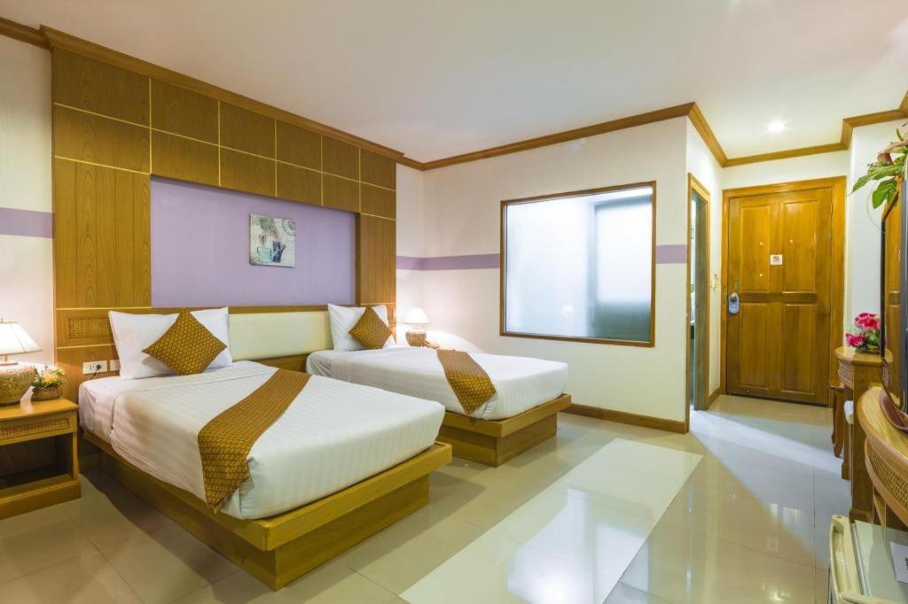 Azure Phuket Hotel Patong Exterior photo
