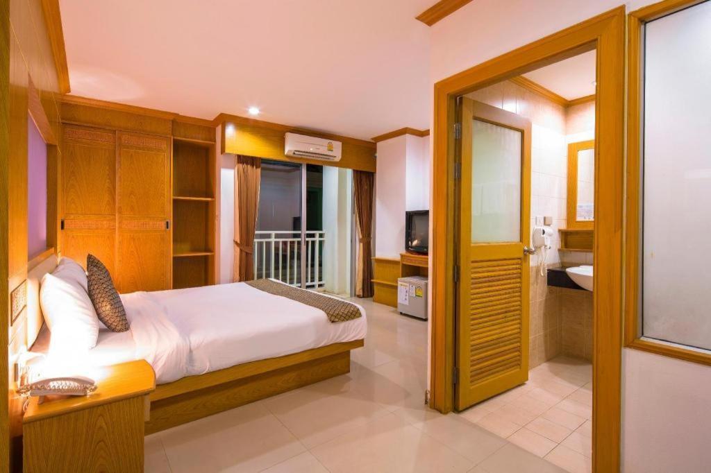 Azure Phuket Hotel Patong Exterior photo